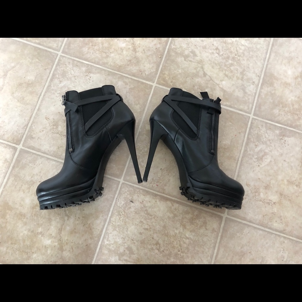 Boots - Picture 3 of 3